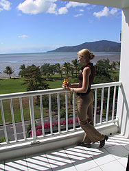 Acacia Court Hotel in Cairns with Seaview